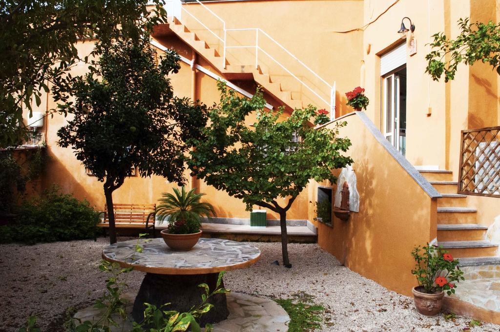Il Giardinetto Guest House Civitavecchia Exteriör bild